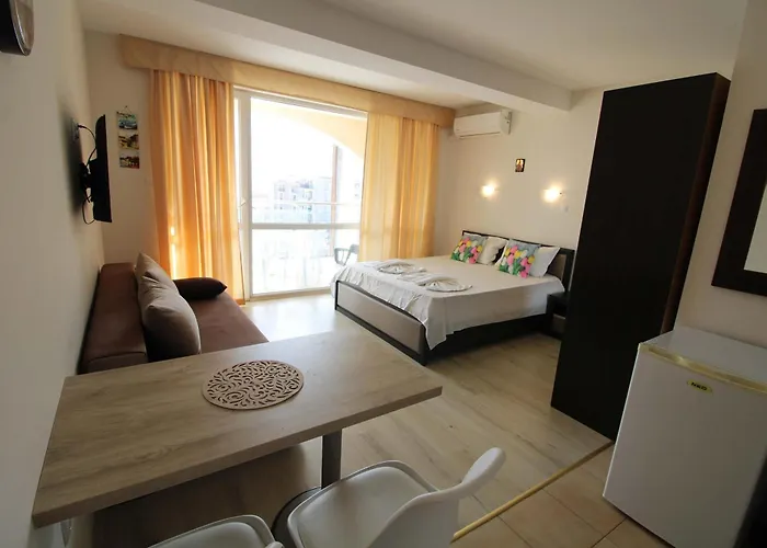 דירה Cosy With Pool And Sea View In Ivet